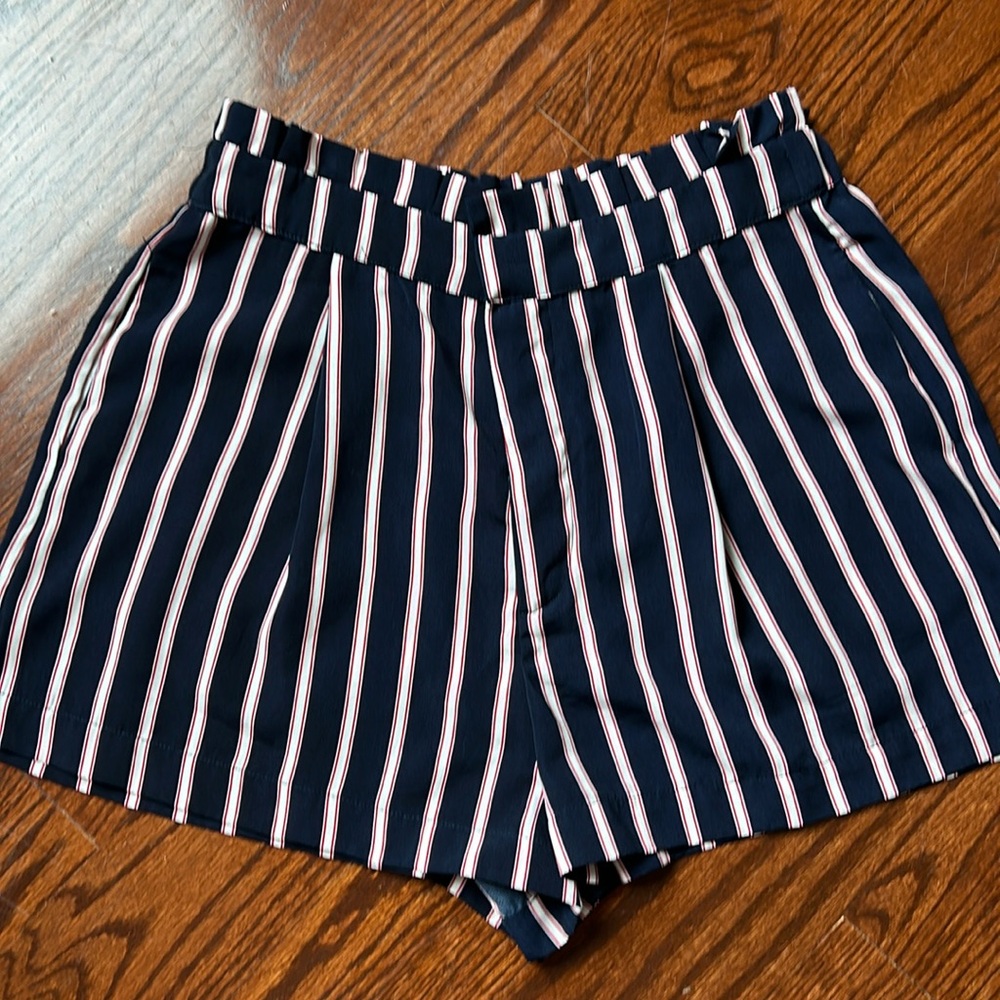 Dress shorts with pockets size M forever21 worn once very comfy .